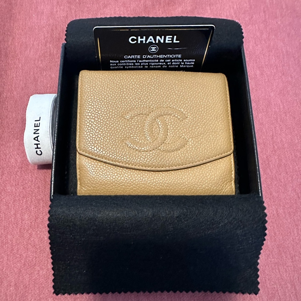 CHANEL Beige Leather wallet